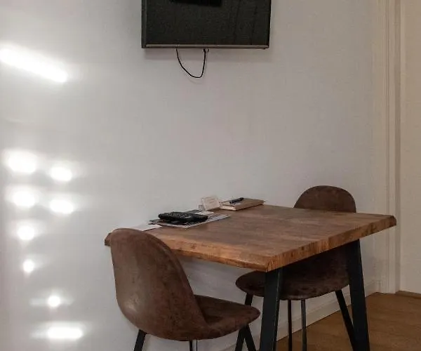 De Hazelaardij Hotel *